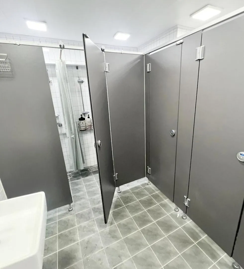 Sunshine Hongik - Male Only Hostel Seoul