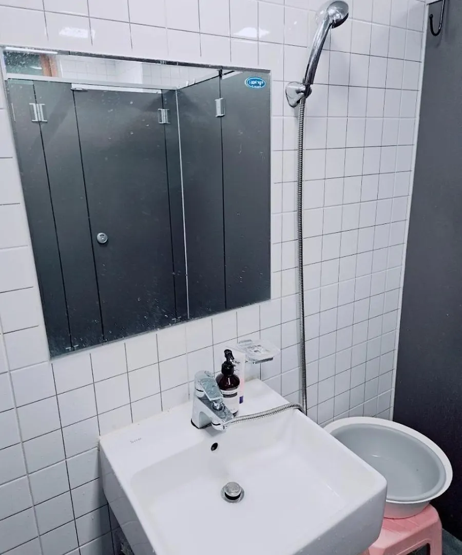 Sunshine Hongik - Male Only Pansiyon Seul Hostel